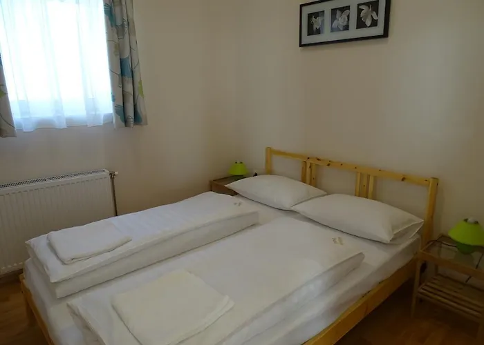 Alabardos Panzio Es Apartmanhaz Bed & Breakfast Esztergom