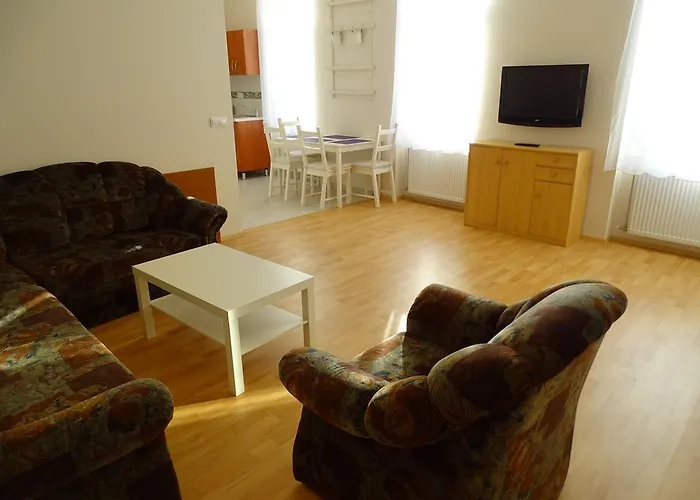 Alabardos Panzio Es Apartmanhaz