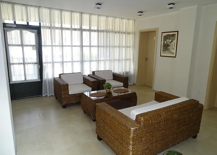 Alabardos Panzio Es Apartmanhaz Bed & Breakfast 3*