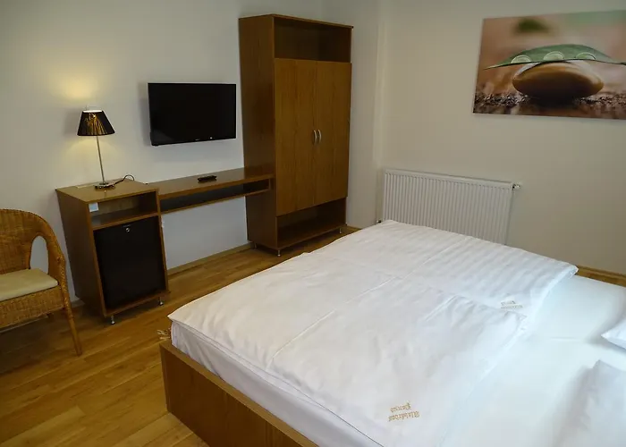 Alabardos Panzio Es Apartmanhaz Bed & Breakfast