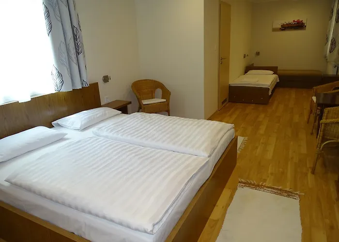 Alabardos Panzio Es Apartmanhaz