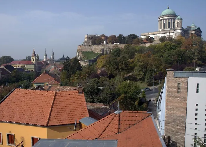 Bed & Breakfast Alabardos Panzio Es Apartmanhaz Esztergom