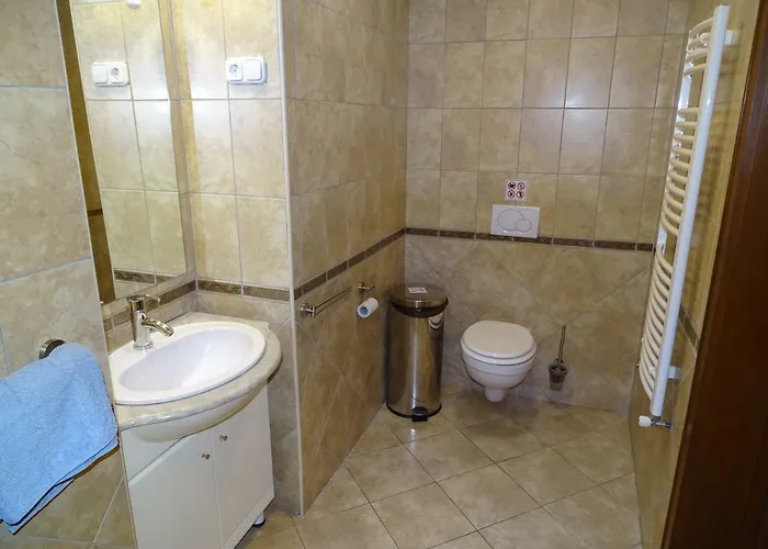 Alabardos Panzio Es Apartmanhaz Bed & Breakfast 3*