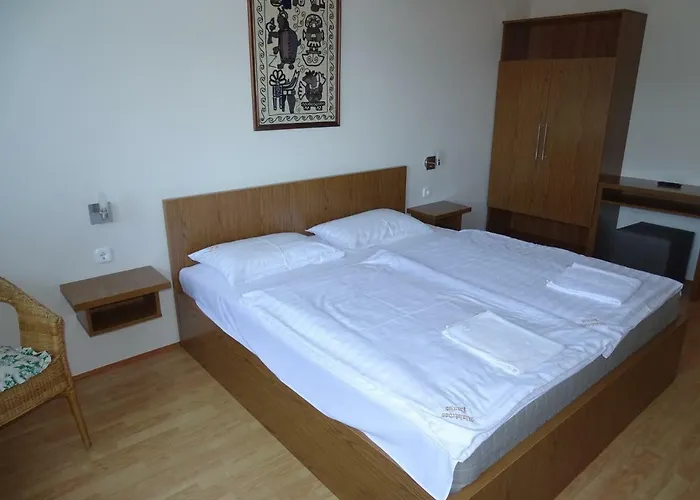 Alabardos Panzio Es Apartmanhaz Esztergom
