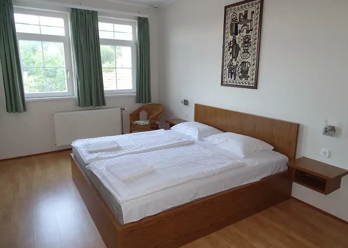 Alabardos Panzio Es Apartmanhaz Bed & Breakfast 3*