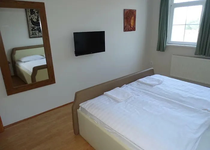 Alabardos Panzio Es Apartmanhaz Bed & Breakfast 3*