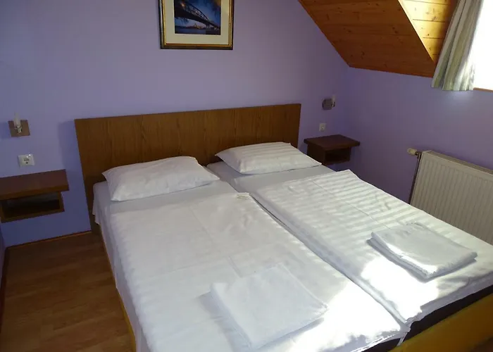 Alabardos Panzio Es Apartmanhaz Bed & Breakfast