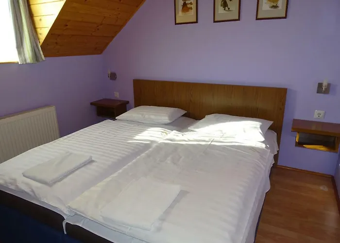 Bed & Breakfast Alabardos Panzio Es Apartmanhaz 3*
