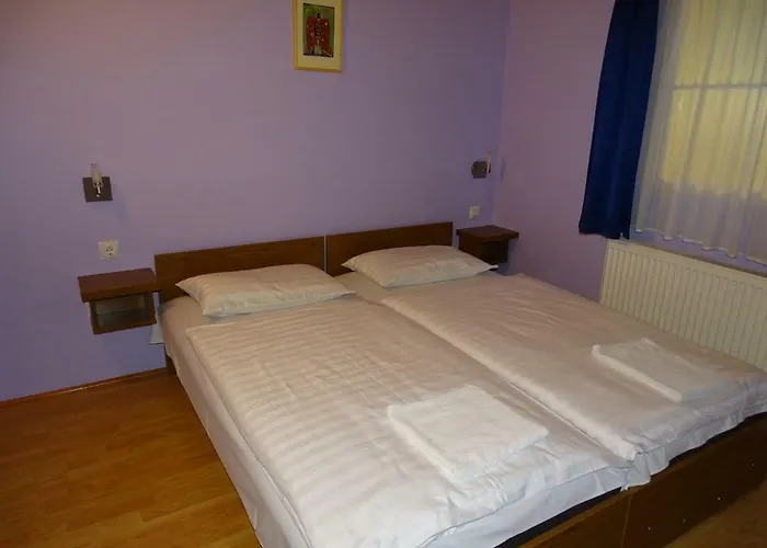 Bed & Breakfast Alabardos Panzio Es Apartmanhaz Esztergom
